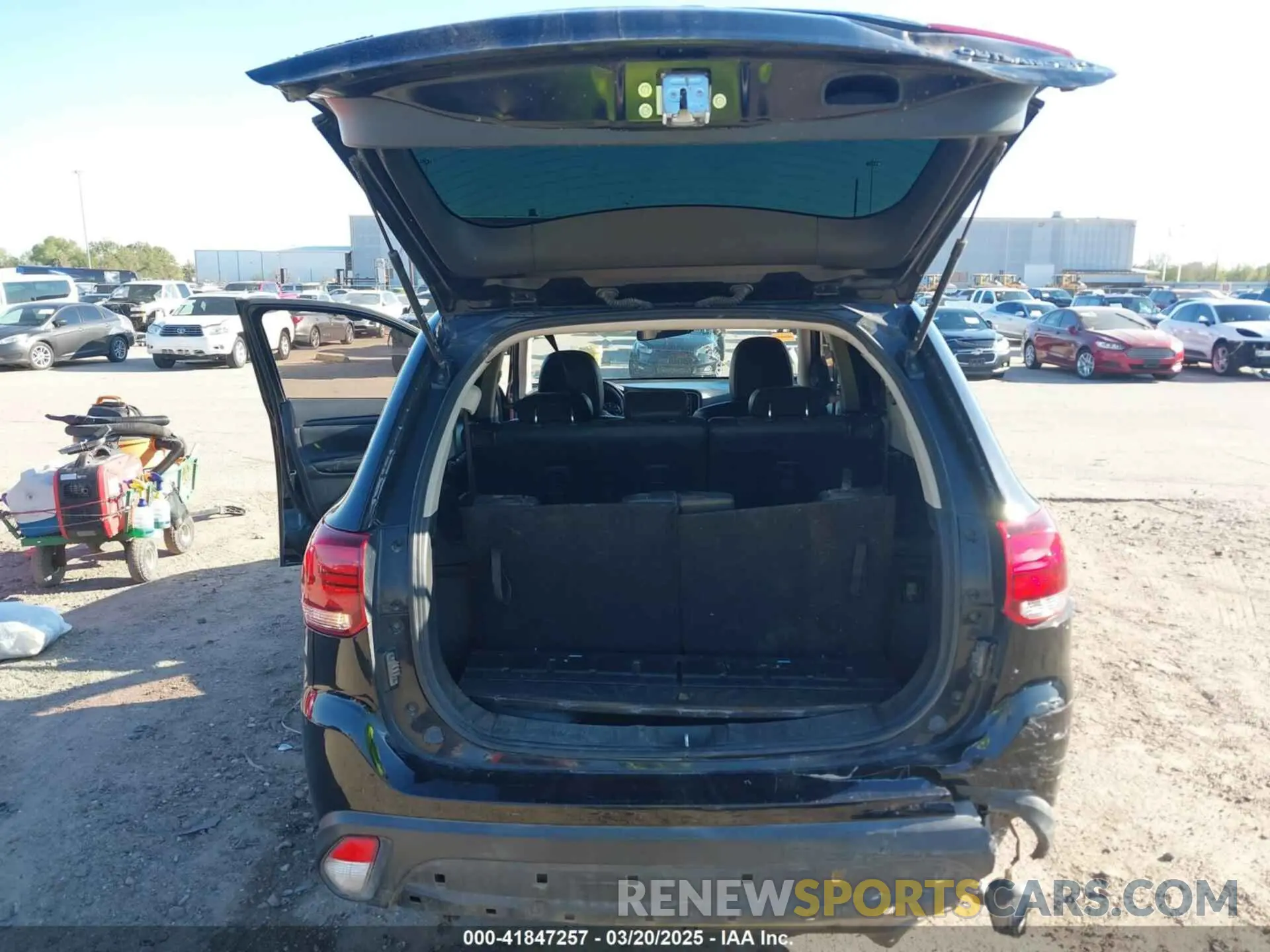 18 Photograph of a damaged car JA4AZ3A39KZ051123 MITSUBISHI OUTLANDER 2019