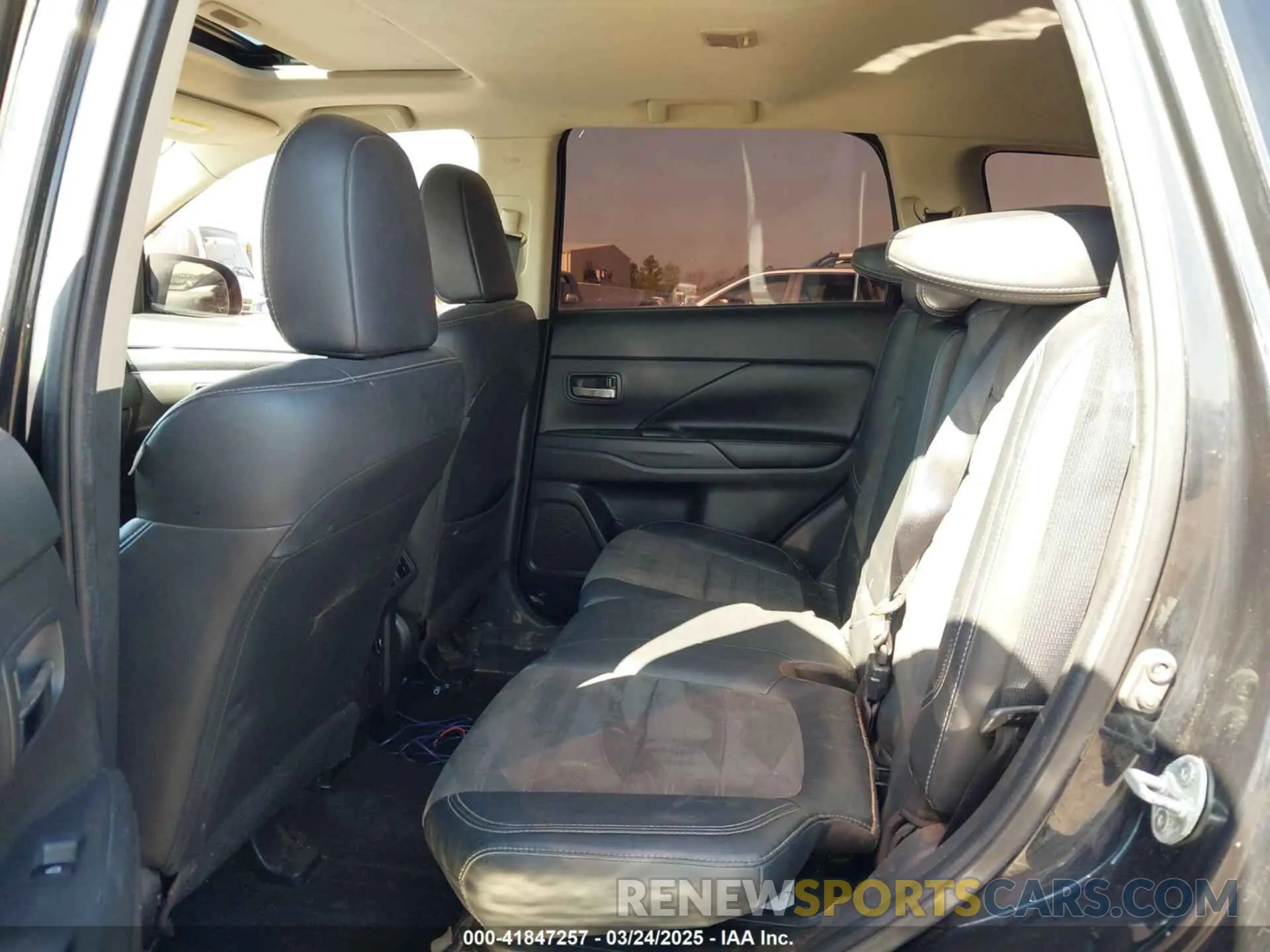 8 Photograph of a damaged car JA4AZ3A39KZ051123 MITSUBISHI OUTLANDER 2019