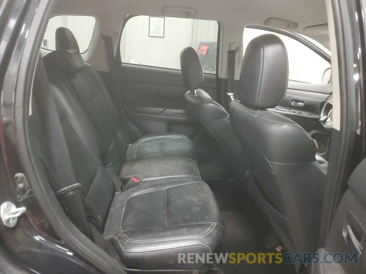 11 Photograph of a damaged car JA4AZ3A3XKZ008300 MITSUBISHI OUTLANDER 2019