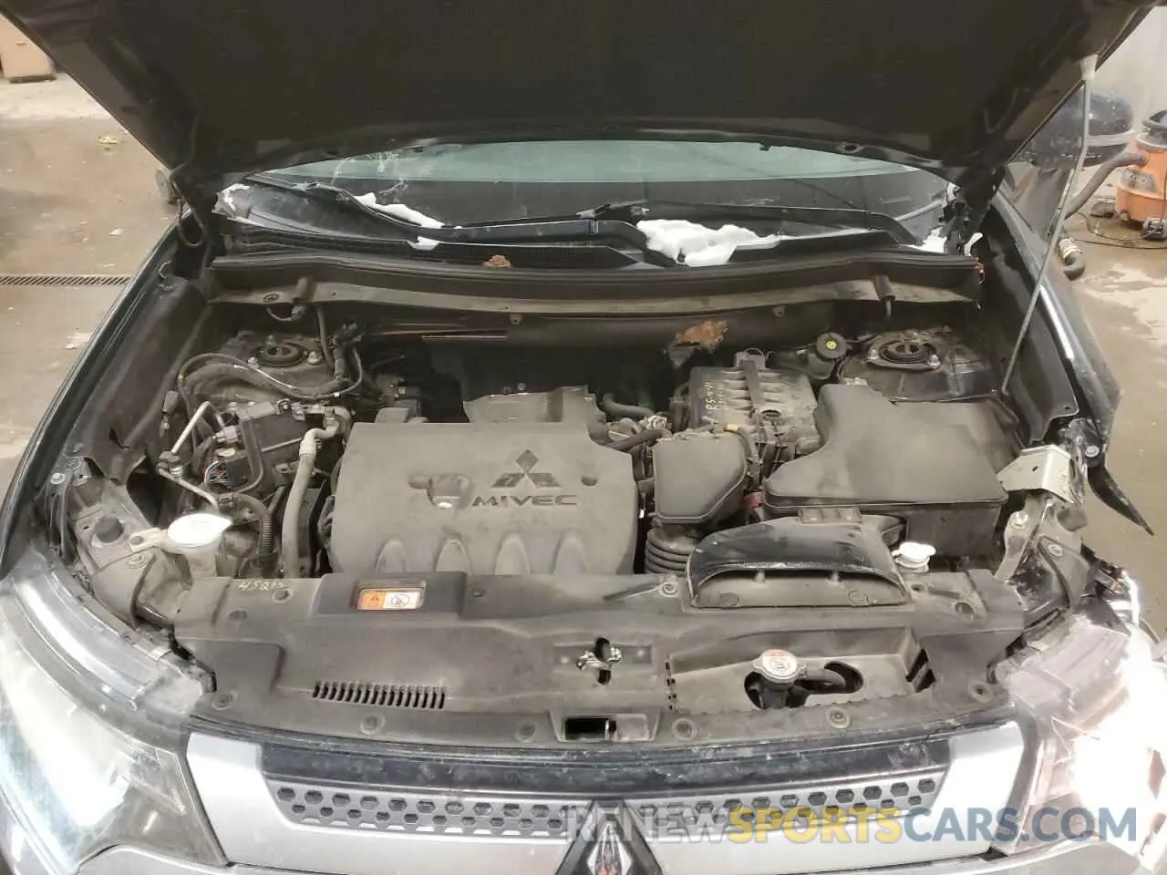 12 Photograph of a damaged car JA4AZ3A3XKZ008300 MITSUBISHI OUTLANDER 2019