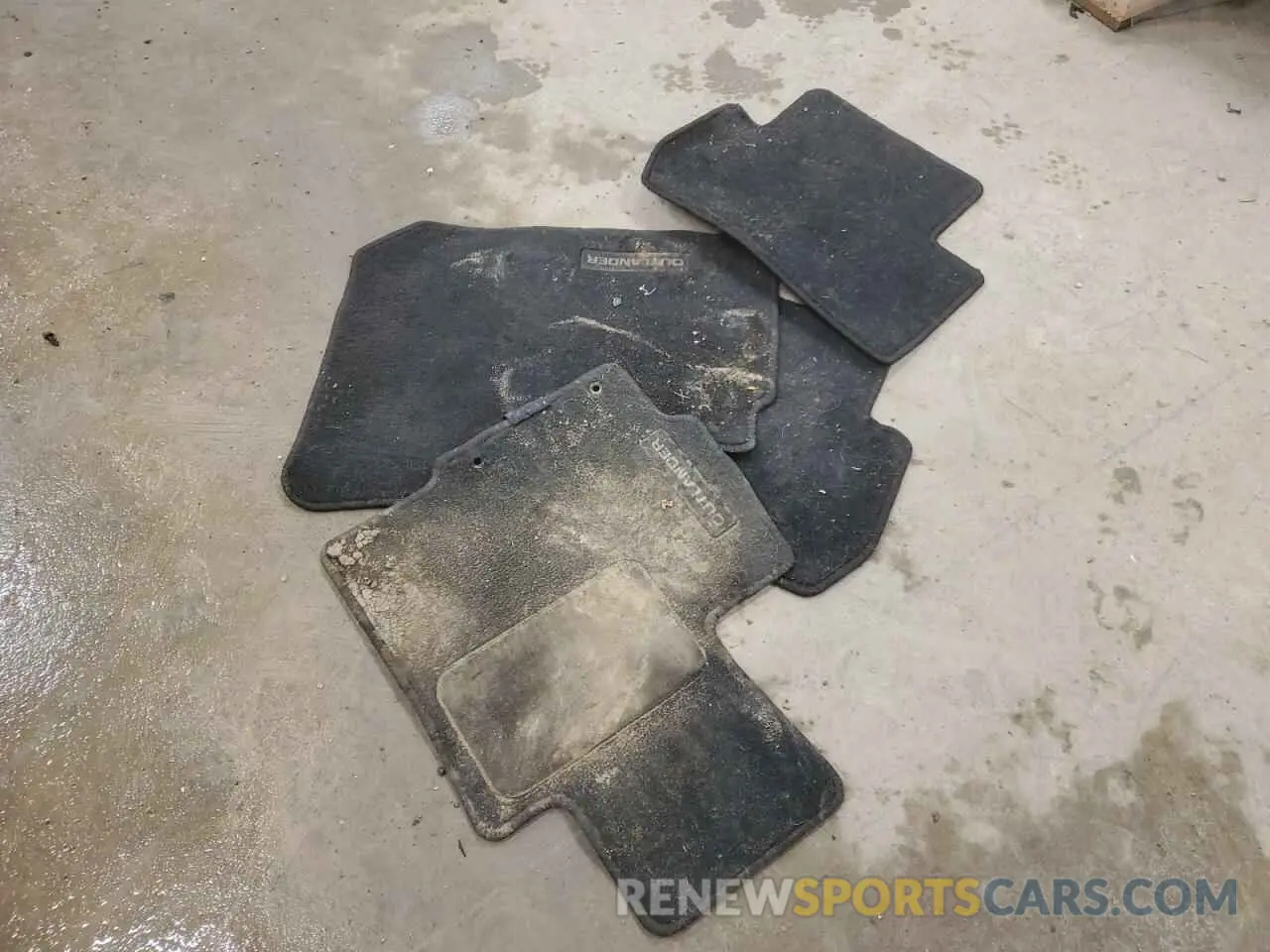 13 Photograph of a damaged car JA4AZ3A3XKZ008300 MITSUBISHI OUTLANDER 2019