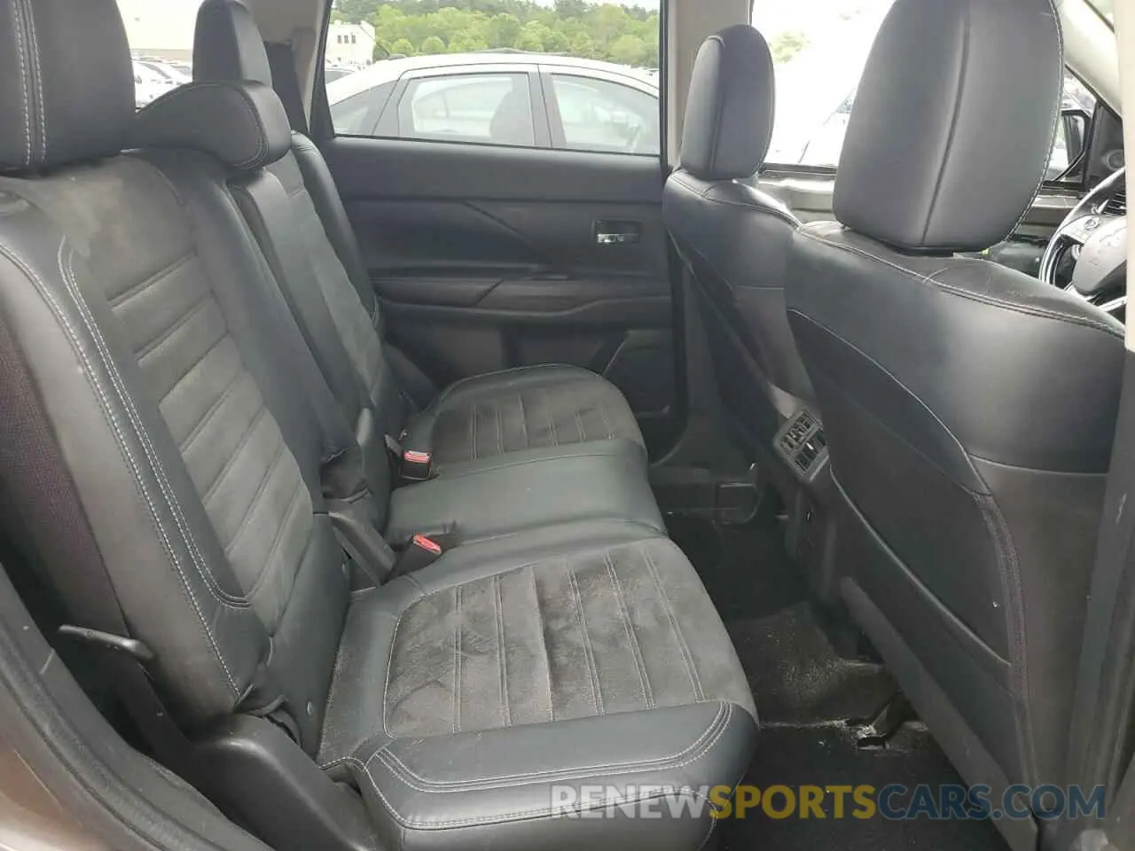 11 Photograph of a damaged car JA4AZ3A3XKZ008927 MITSUBISHI OUTLANDER 2019
