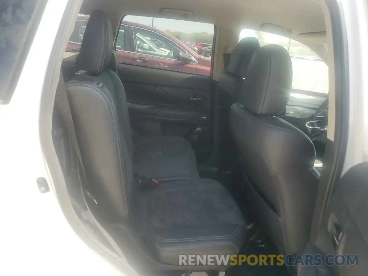 11 Photograph of a damaged car JA4AZ3A3XKZ014663 MITSUBISHI OUTLANDER 2019