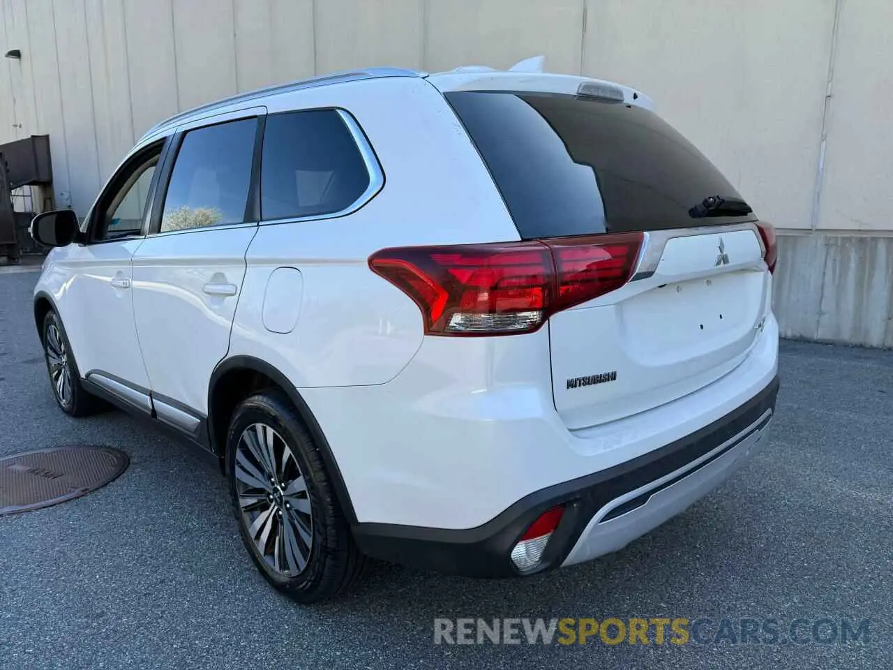 3 Photograph of a damaged car JA4AZ3A3XKZ022360 MITSUBISHI OUTLANDER 2019