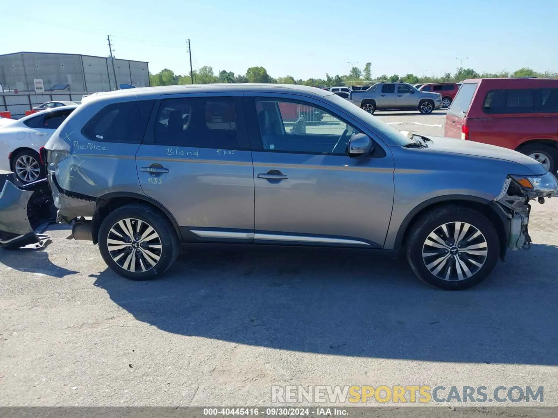 14 Photograph of a damaged car JA4AZ3A3XKZ023704 MITSUBISHI OUTLANDER 2019