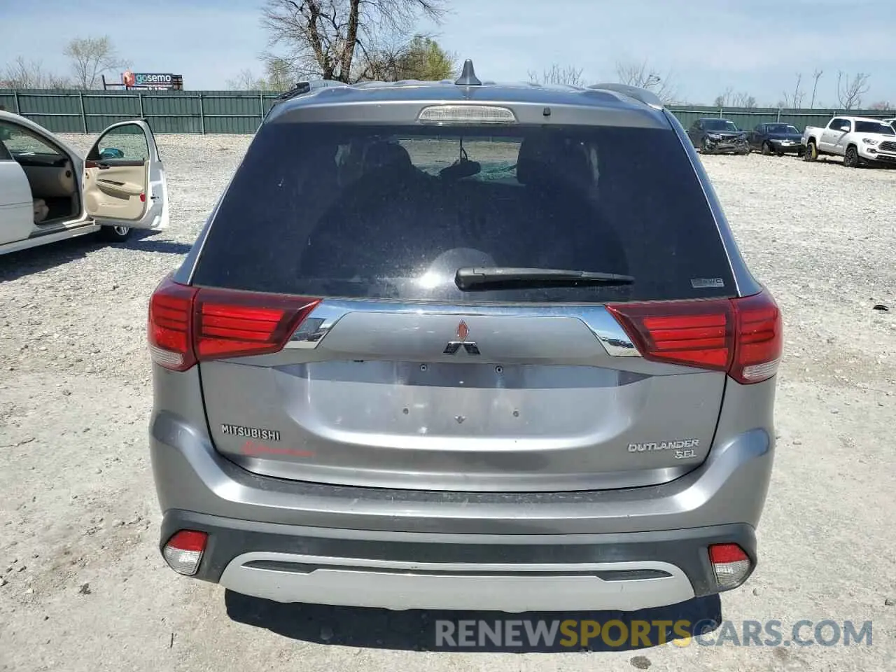 6 Photograph of a damaged car JA4AZ3A3XKZ035562 MITSUBISHI OUTLANDER 2019