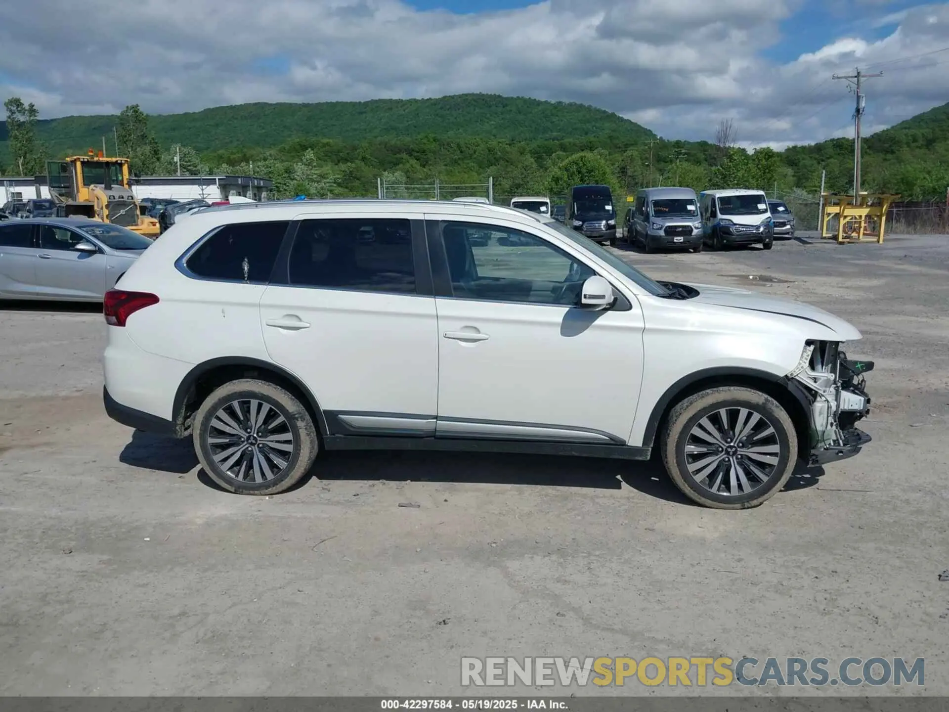 13 Photograph of a damaged car JA4AZ3A3XKZ036453 MITSUBISHI OUTLANDER 2019