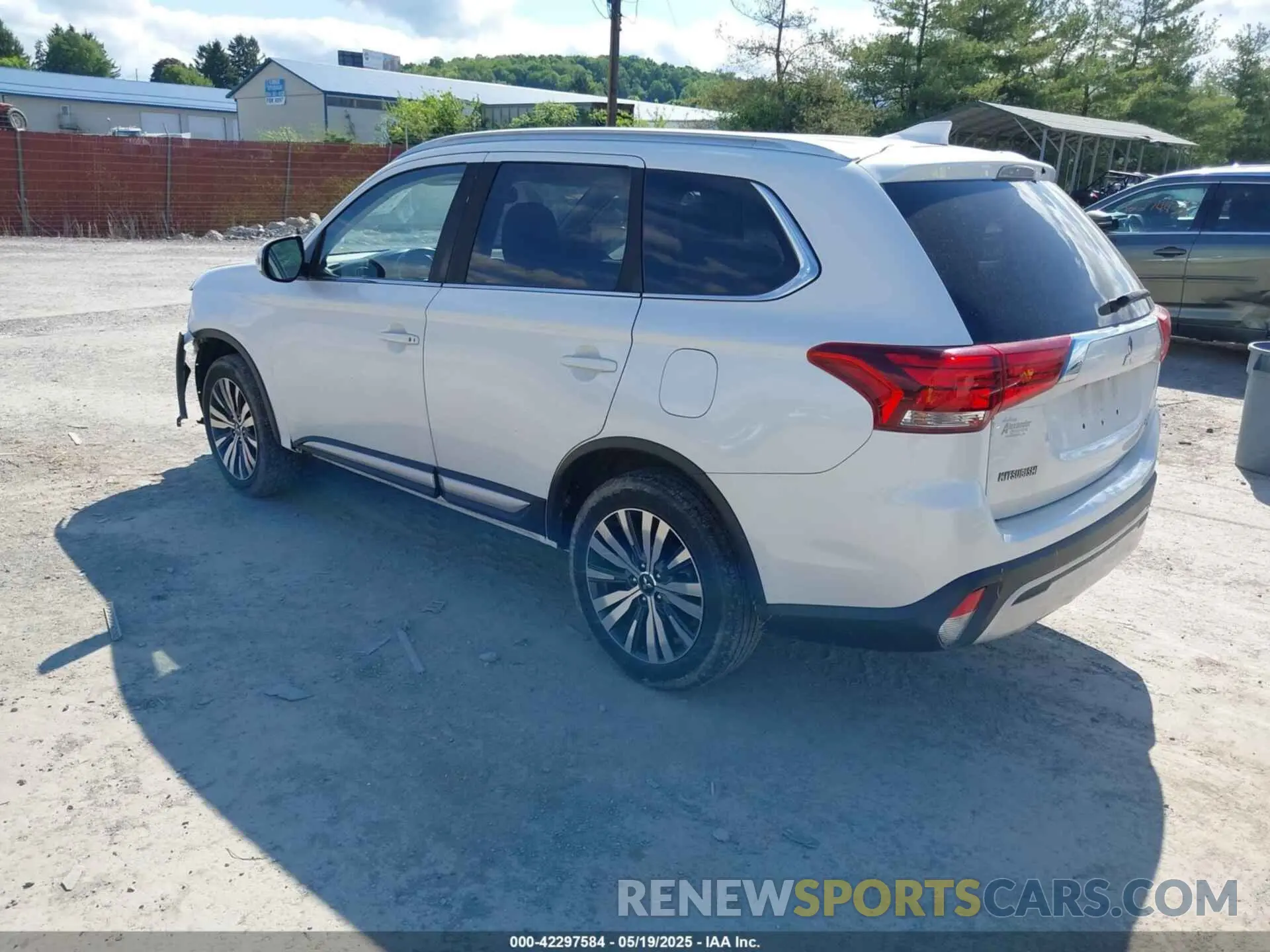 3 Photograph of a damaged car JA4AZ3A3XKZ036453 MITSUBISHI OUTLANDER 2019