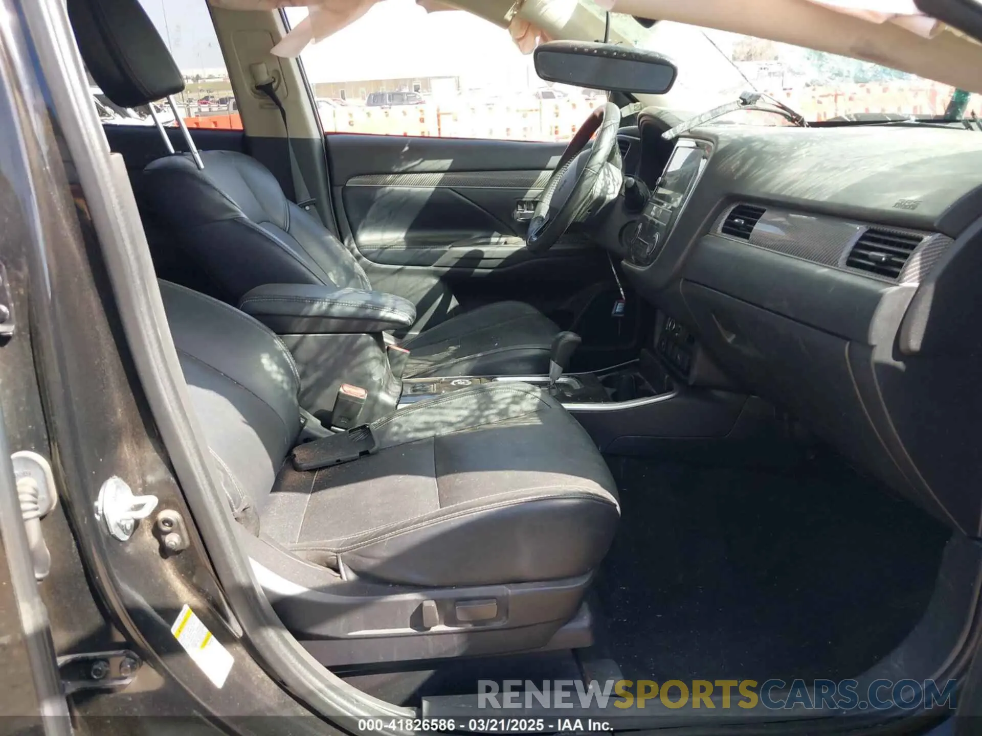 5 Photograph of a damaged car JA4AZ3A3XKZ041541 MITSUBISHI OUTLANDER 2019
