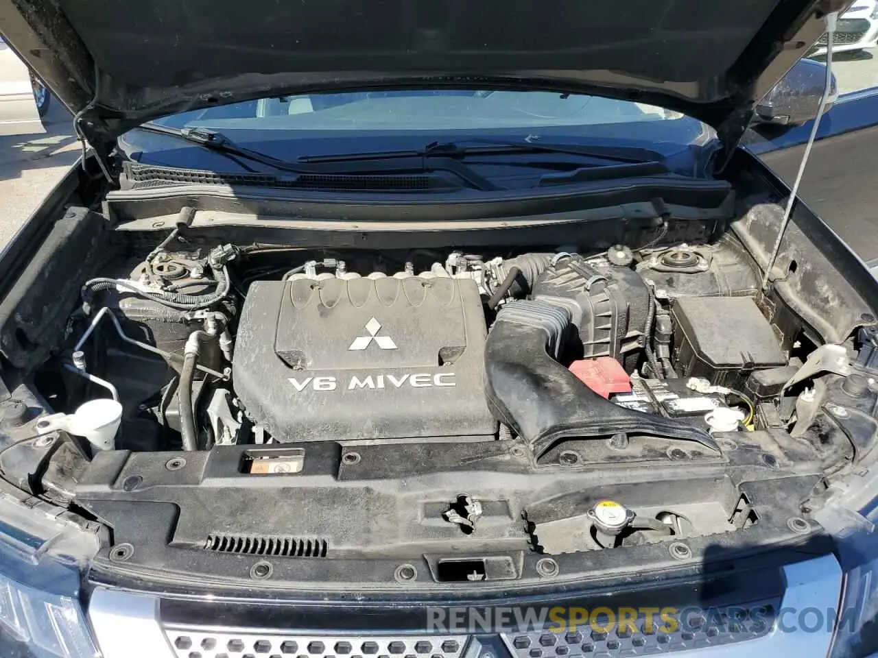 12 Photograph of a damaged car JA4JZ4AX5KZ038426 MITSUBISHI OUTLANDER 2019