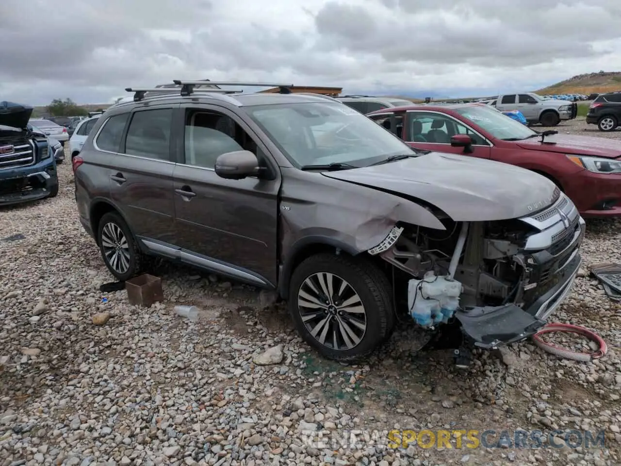 4 Photograph of a damaged car JA4JZ4AX6KZ009811 MITSUBISHI OUTLANDER 2019