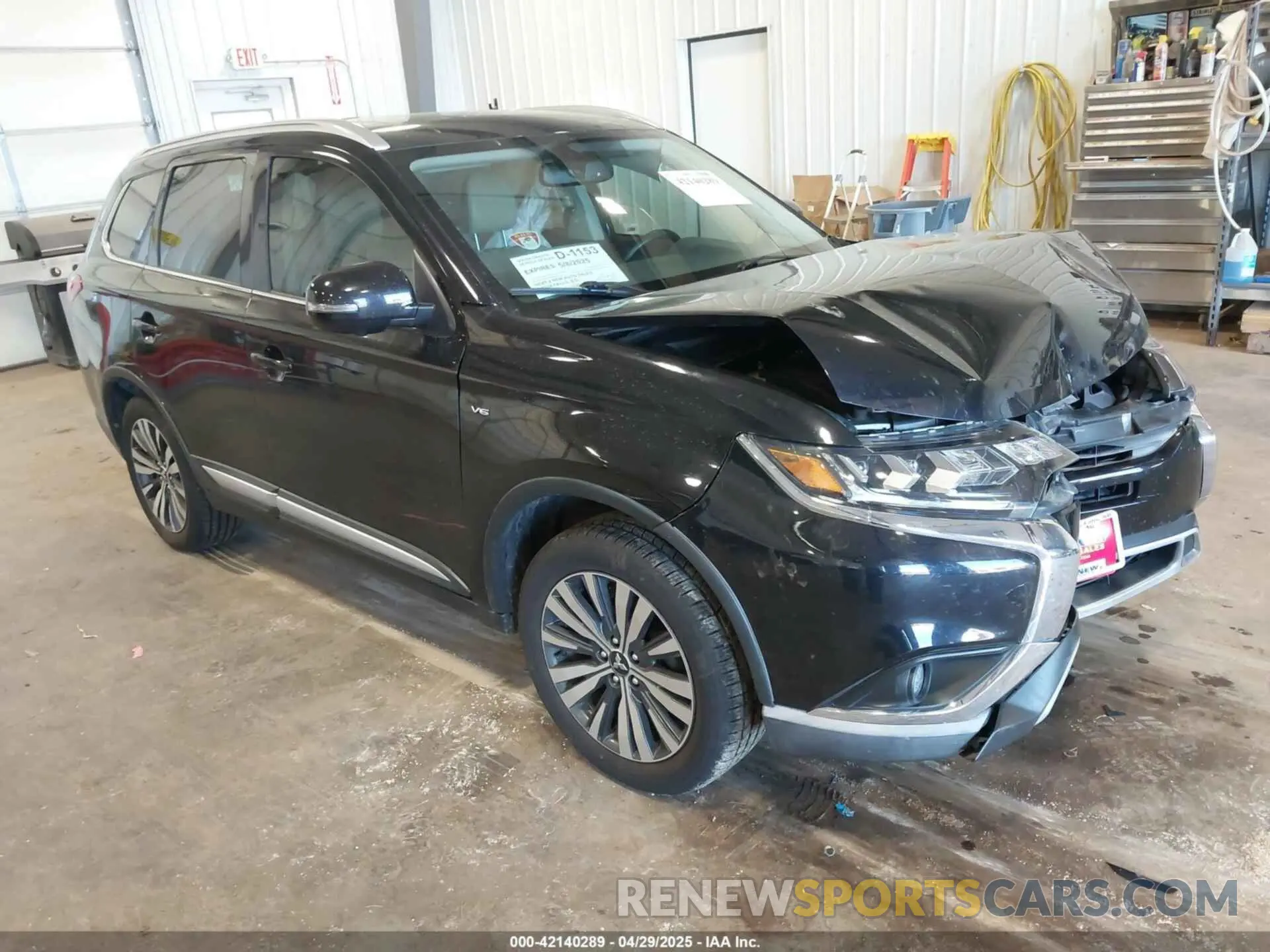 1 Photograph of a damaged car JA4JZ4AX8KZ010667 MITSUBISHI OUTLANDER 2019