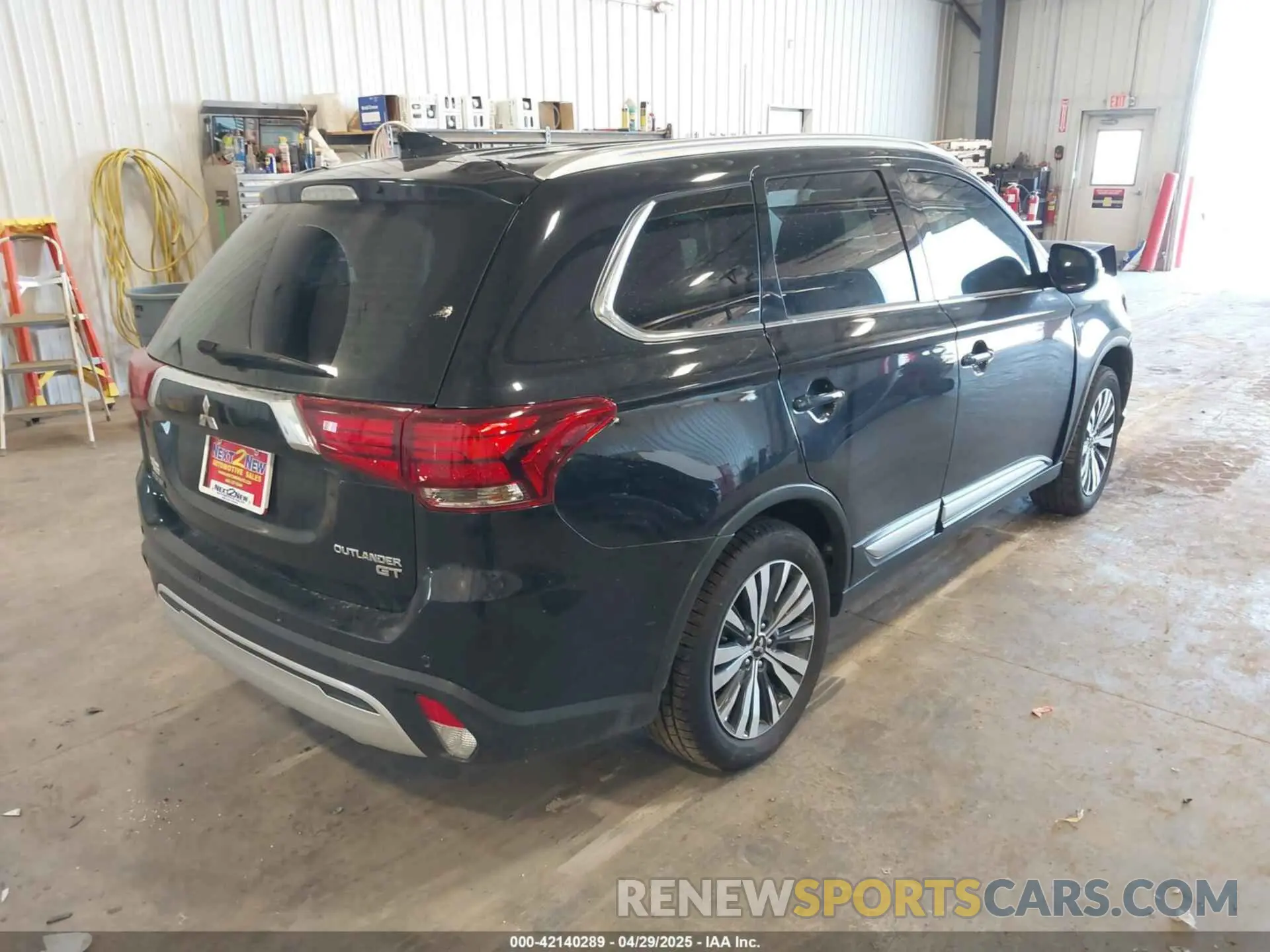4 Photograph of a damaged car JA4JZ4AX8KZ010667 MITSUBISHI OUTLANDER 2019