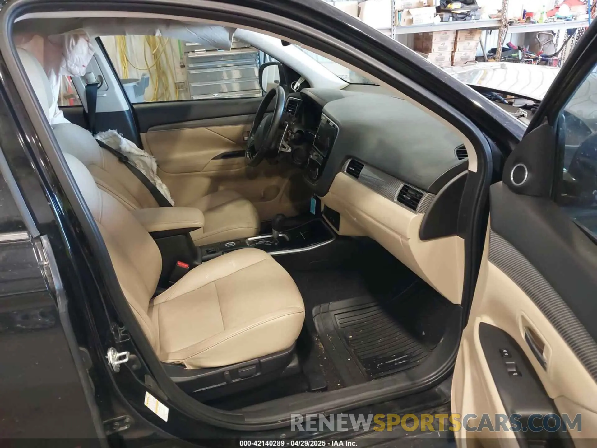 5 Photograph of a damaged car JA4JZ4AX8KZ010667 MITSUBISHI OUTLANDER 2019