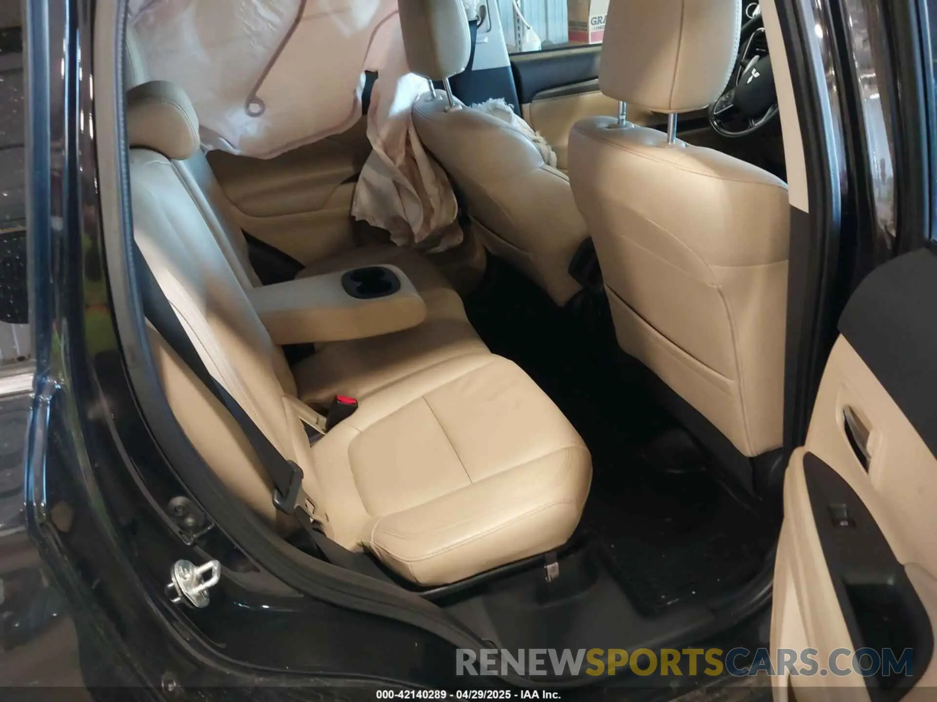 8 Photograph of a damaged car JA4JZ4AX8KZ010667 MITSUBISHI OUTLANDER 2019