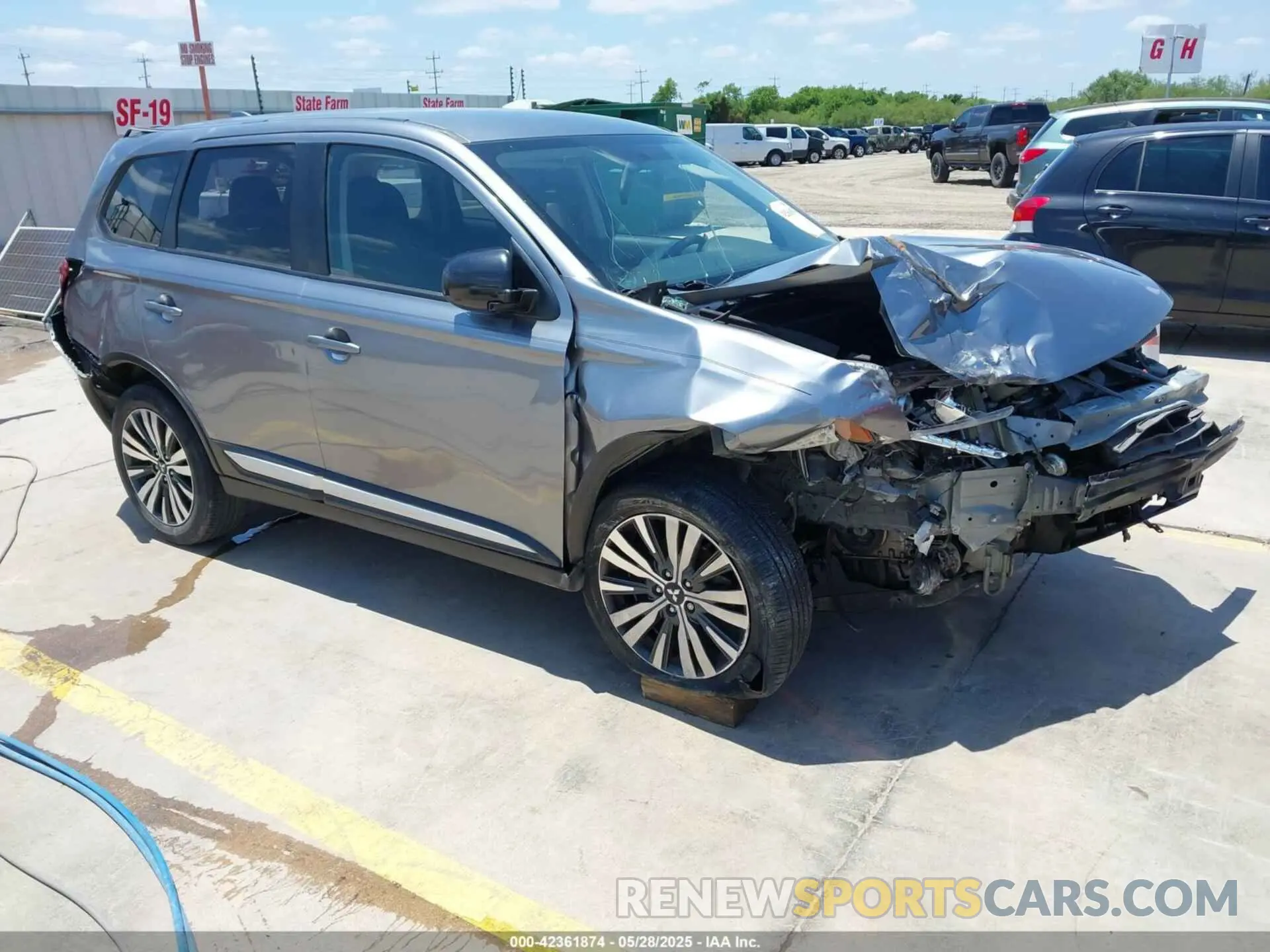 1 Photograph of a damaged car JA4AD2A30LZ004329 MITSUBISHI OUTLANDER 2020