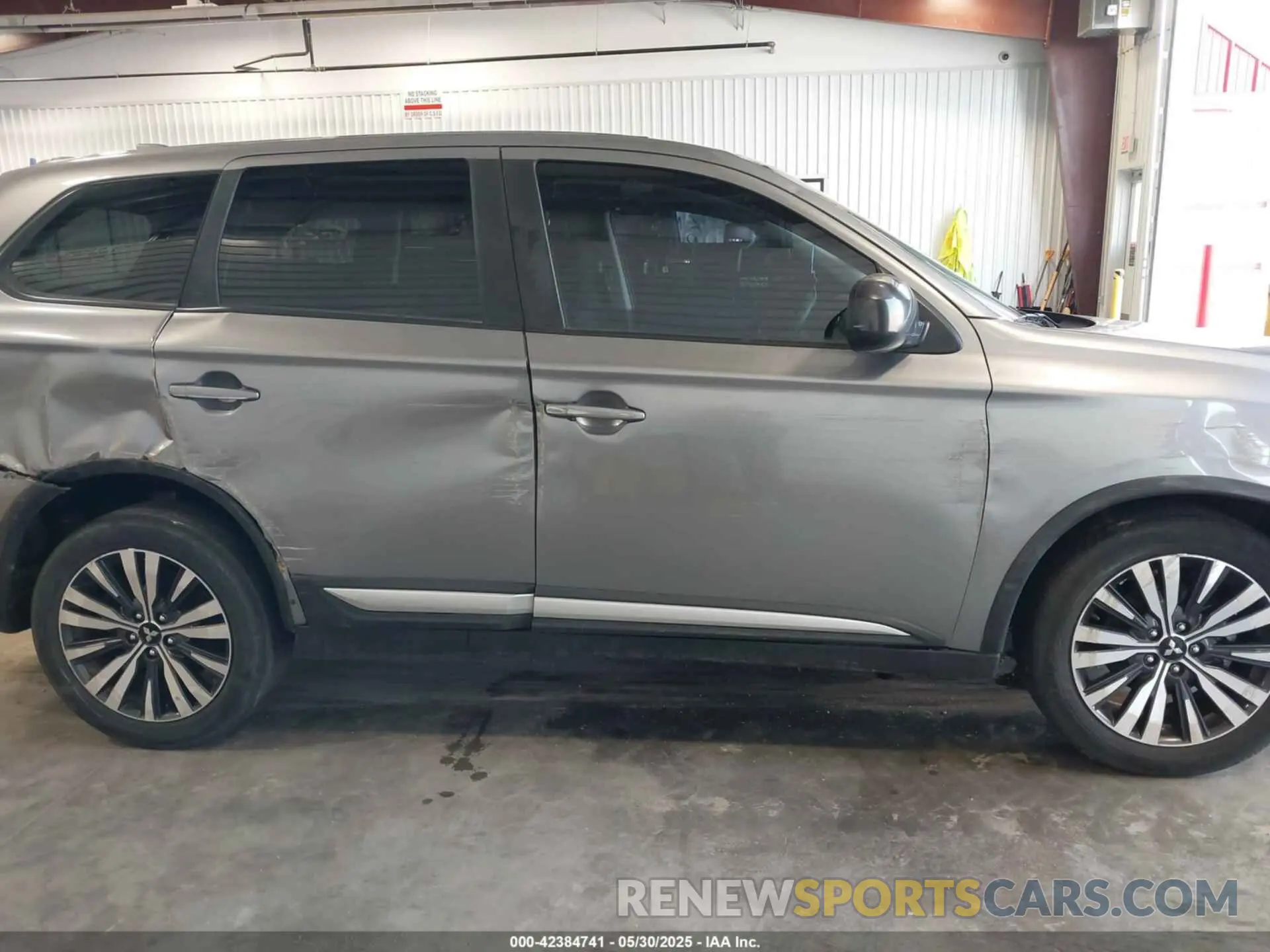 12 Photograph of a damaged car JA4AD2A30LZ039923 MITSUBISHI OUTLANDER 2020
