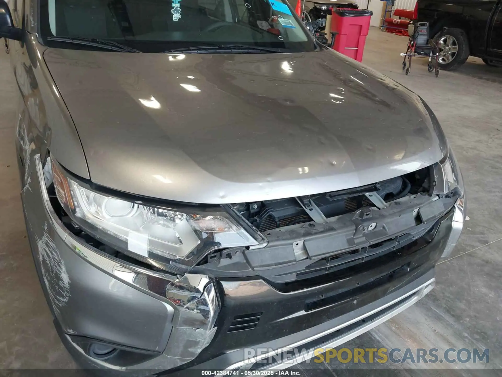 17 Photograph of a damaged car JA4AD2A30LZ039923 MITSUBISHI OUTLANDER 2020