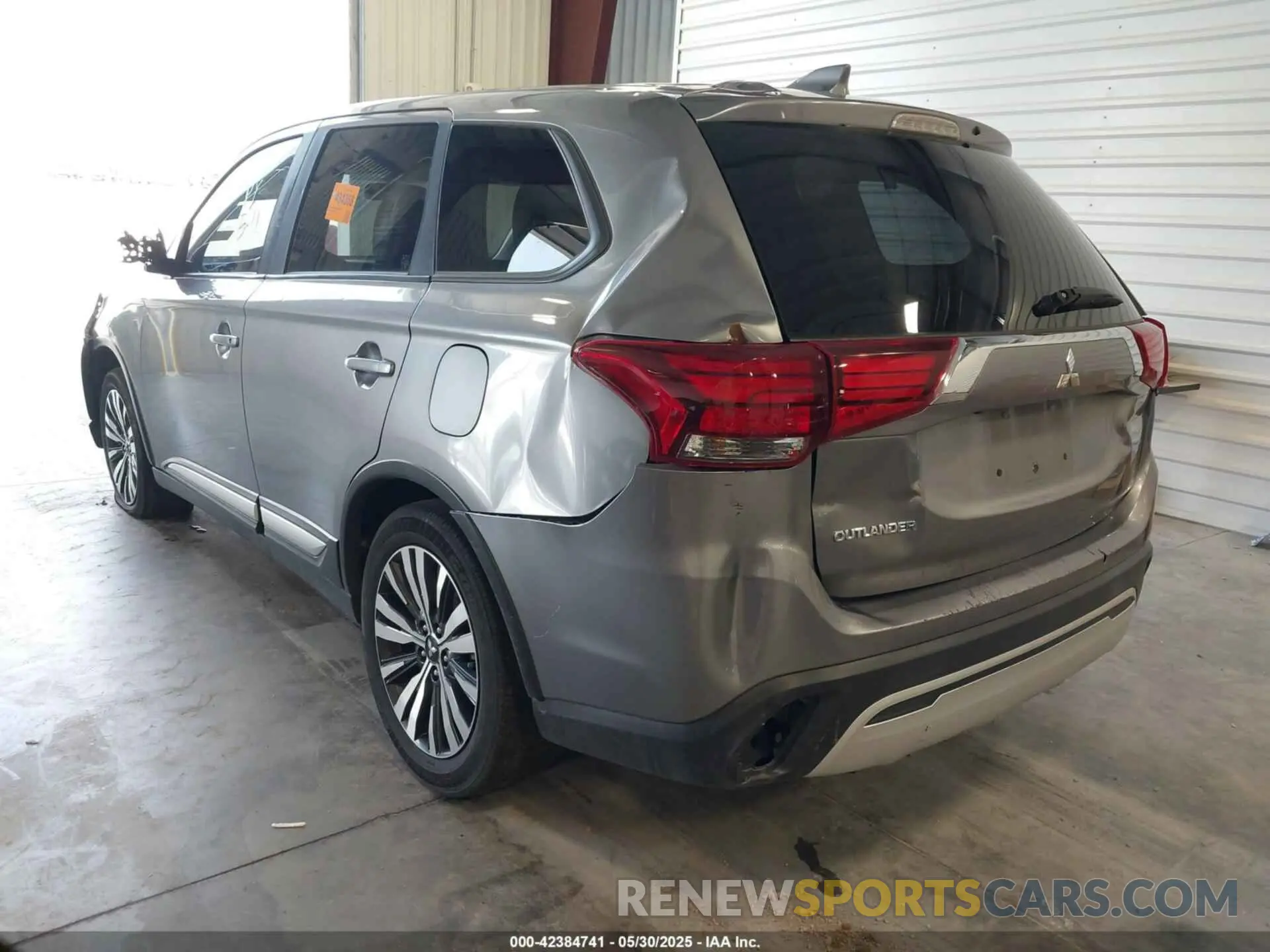 3 Photograph of a damaged car JA4AD2A30LZ039923 MITSUBISHI OUTLANDER 2020