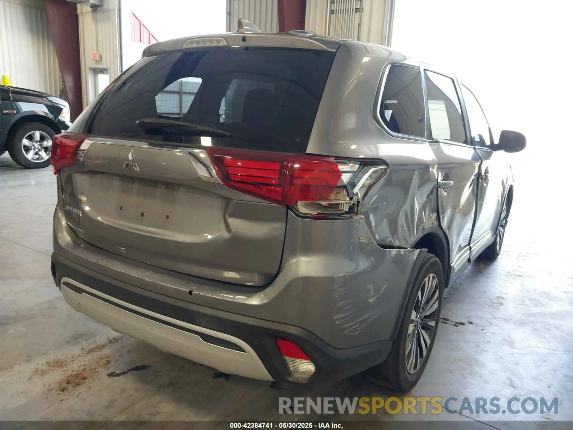 4 Photograph of a damaged car JA4AD2A30LZ039923 MITSUBISHI OUTLANDER 2020