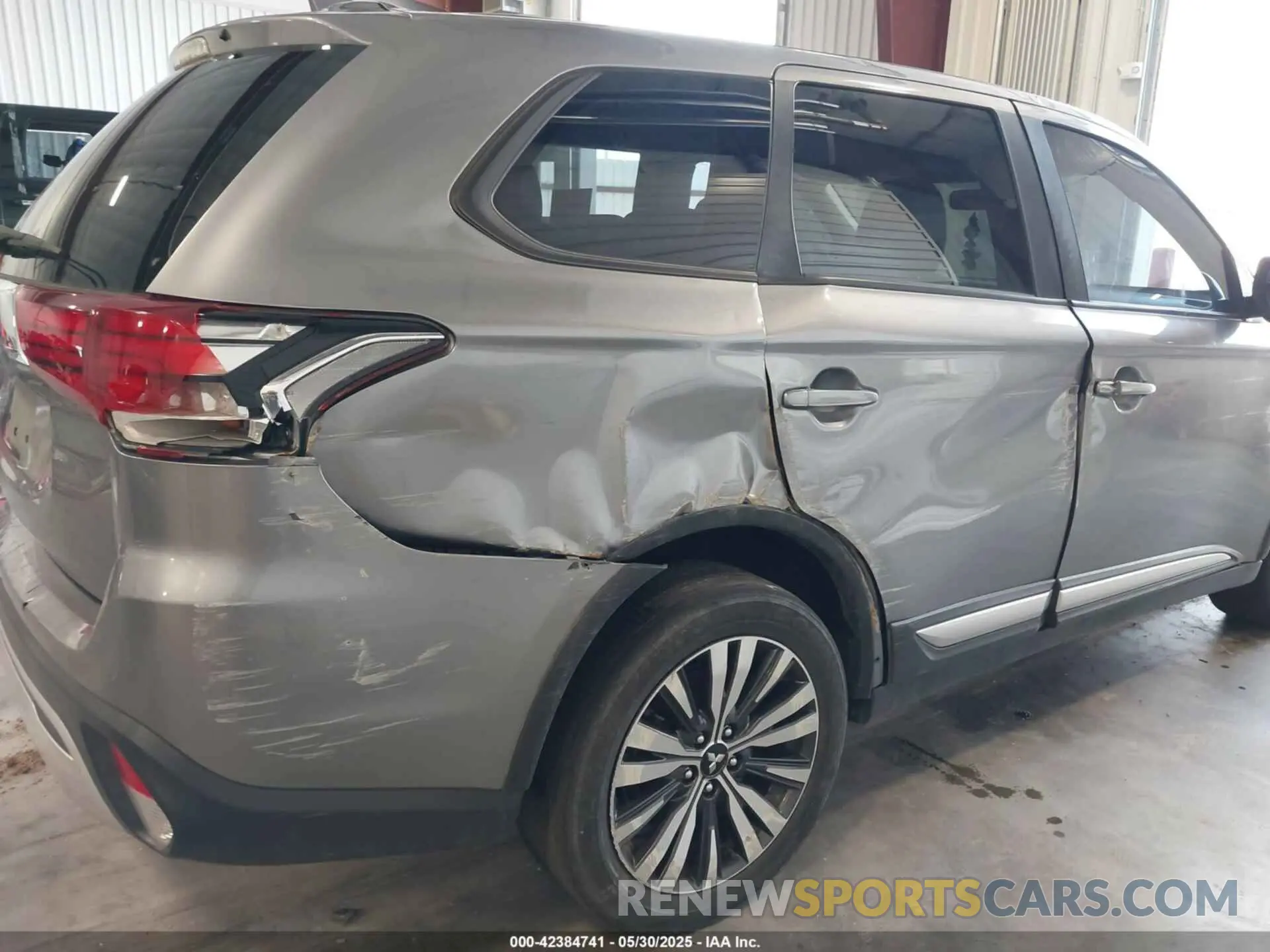 6 Photograph of a damaged car JA4AD2A30LZ039923 MITSUBISHI OUTLANDER 2020