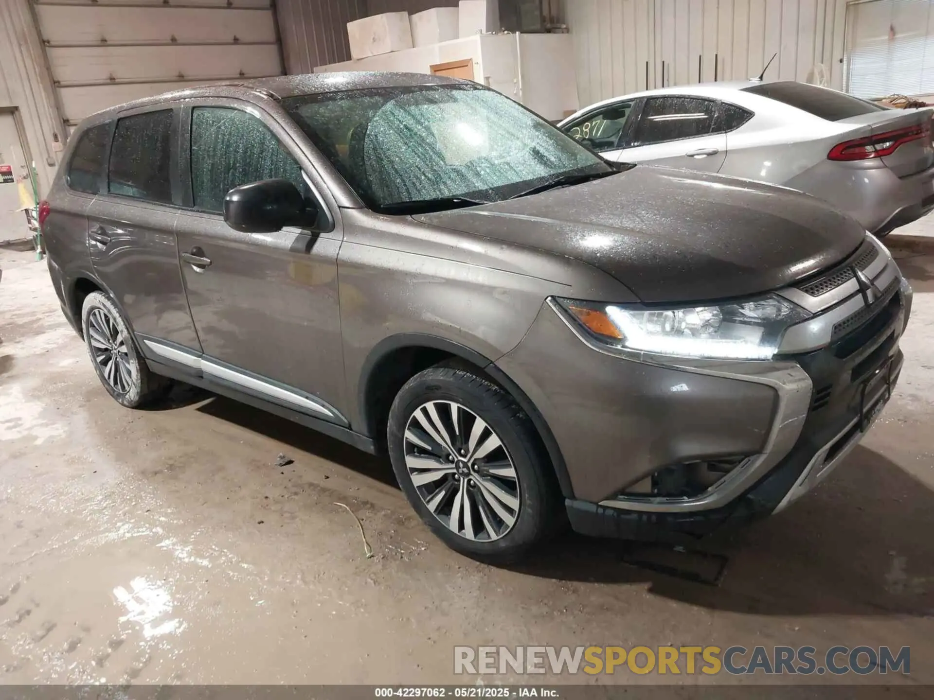 1 Photograph of a damaged car JA4AD2A30LZ040098 MITSUBISHI OUTLANDER 2020