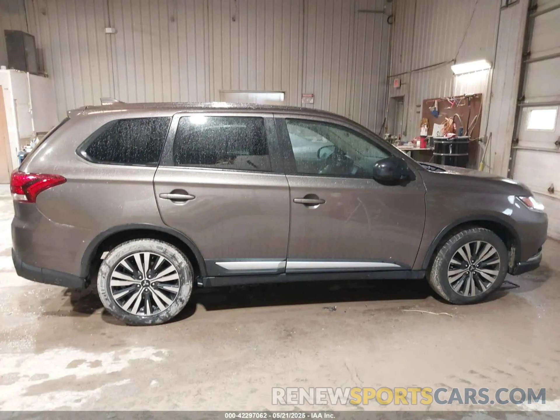 13 Photograph of a damaged car JA4AD2A30LZ040098 MITSUBISHI OUTLANDER 2020
