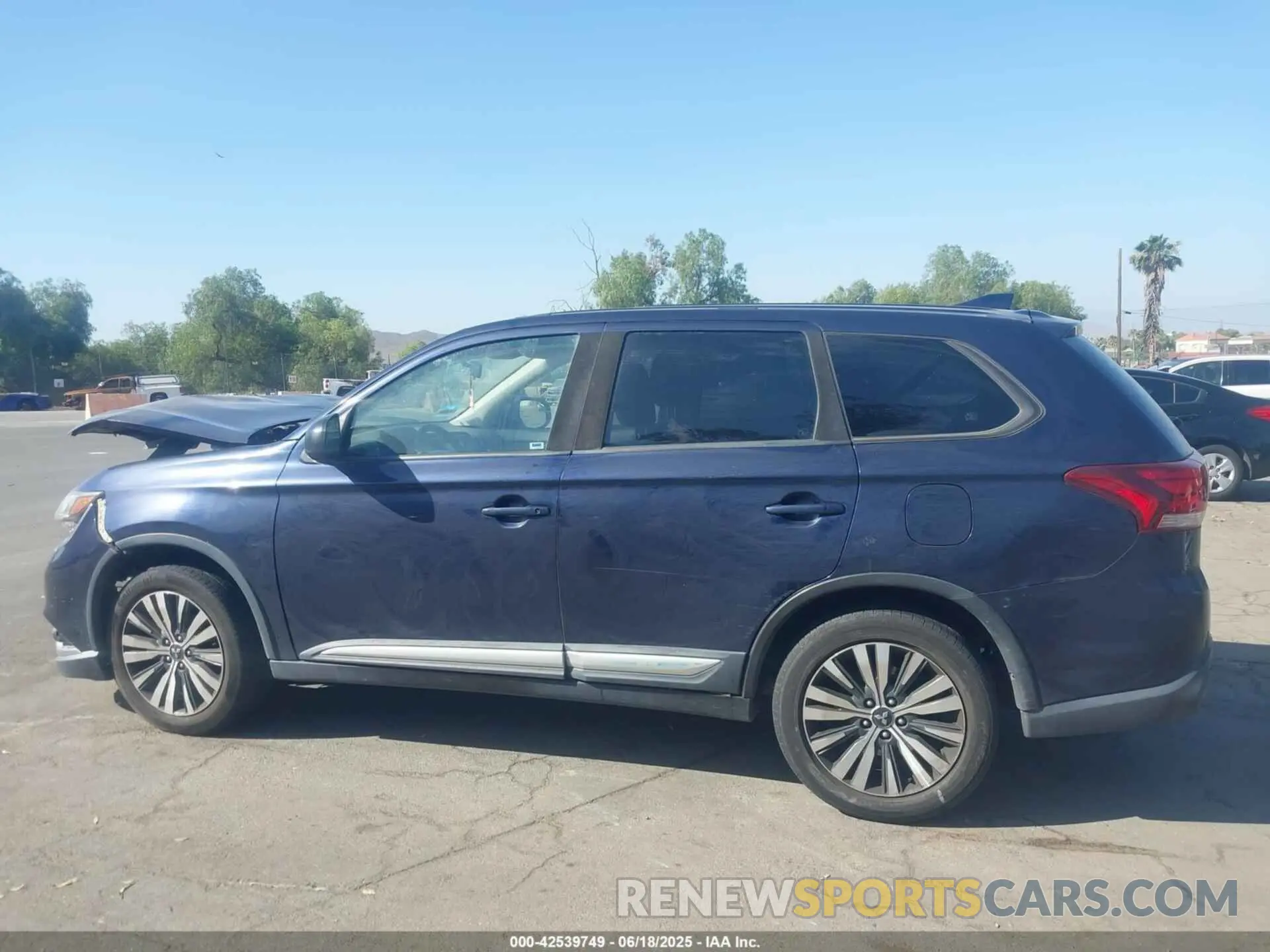 14 Photograph of a damaged car JA4AD2A31LZ018515 MITSUBISHI OUTLANDER 2020