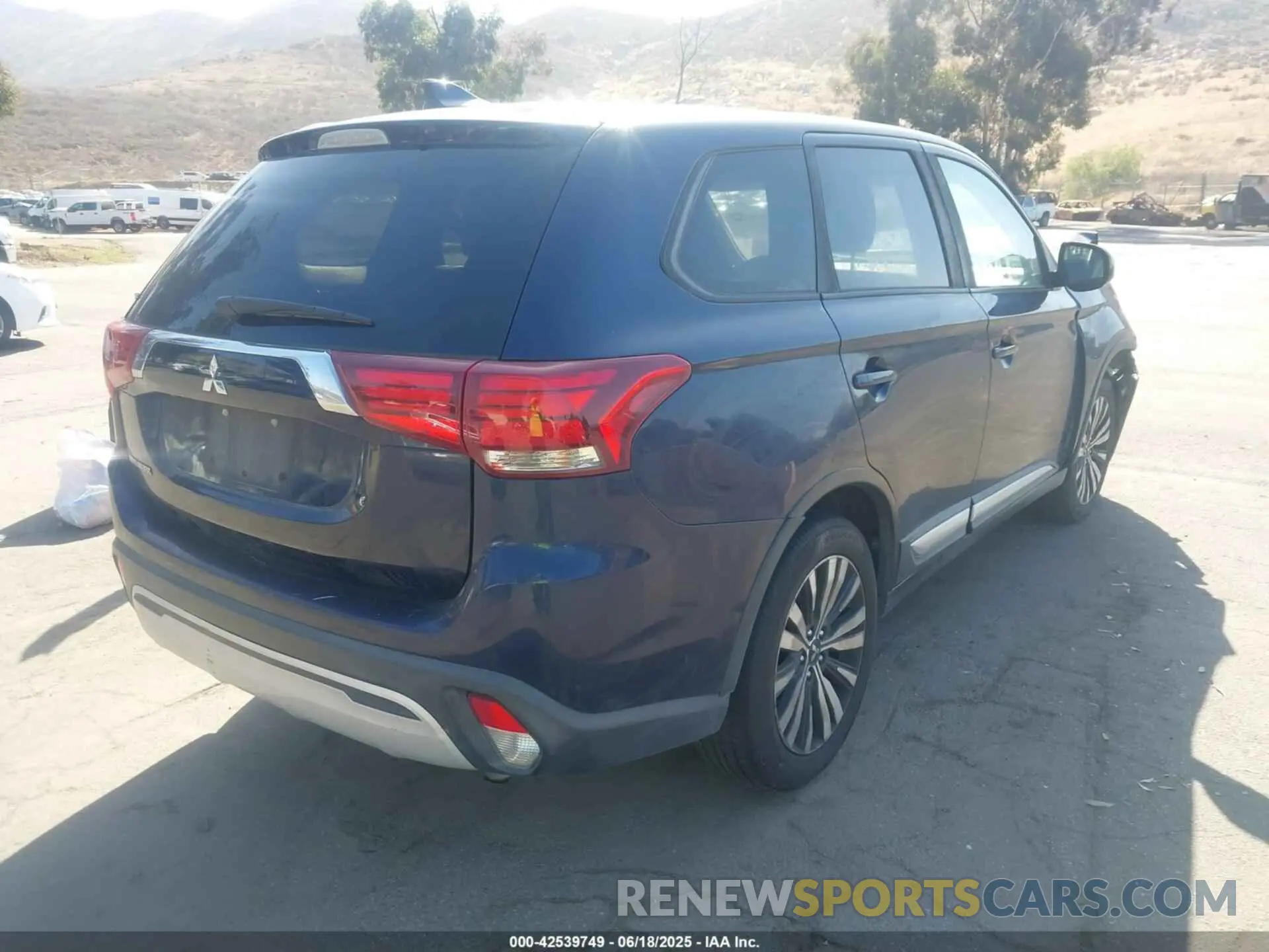 4 Photograph of a damaged car JA4AD2A31LZ018515 MITSUBISHI OUTLANDER 2020