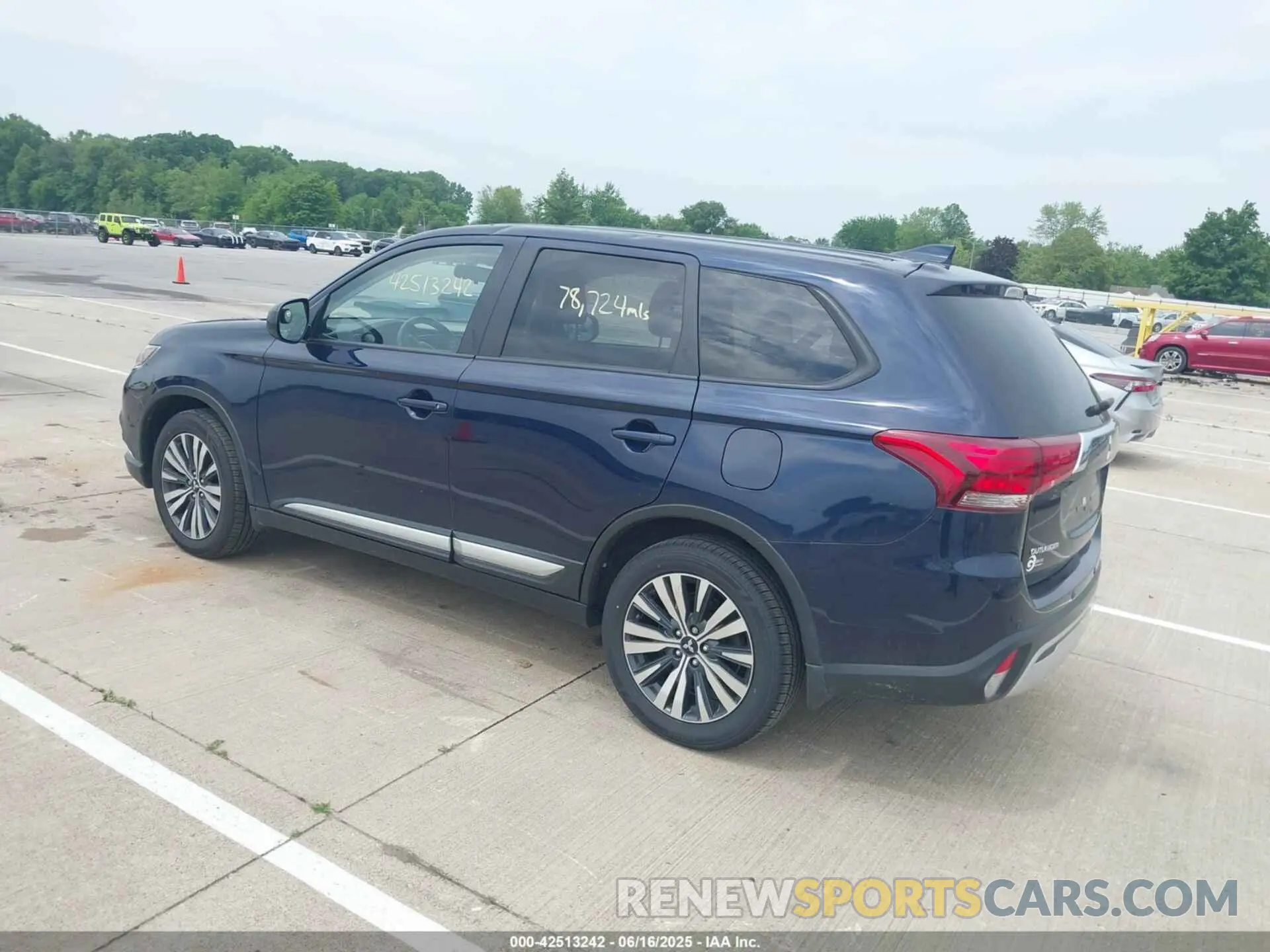 3 Photograph of a damaged car JA4AD2A32LZ013274 MITSUBISHI OUTLANDER 2020