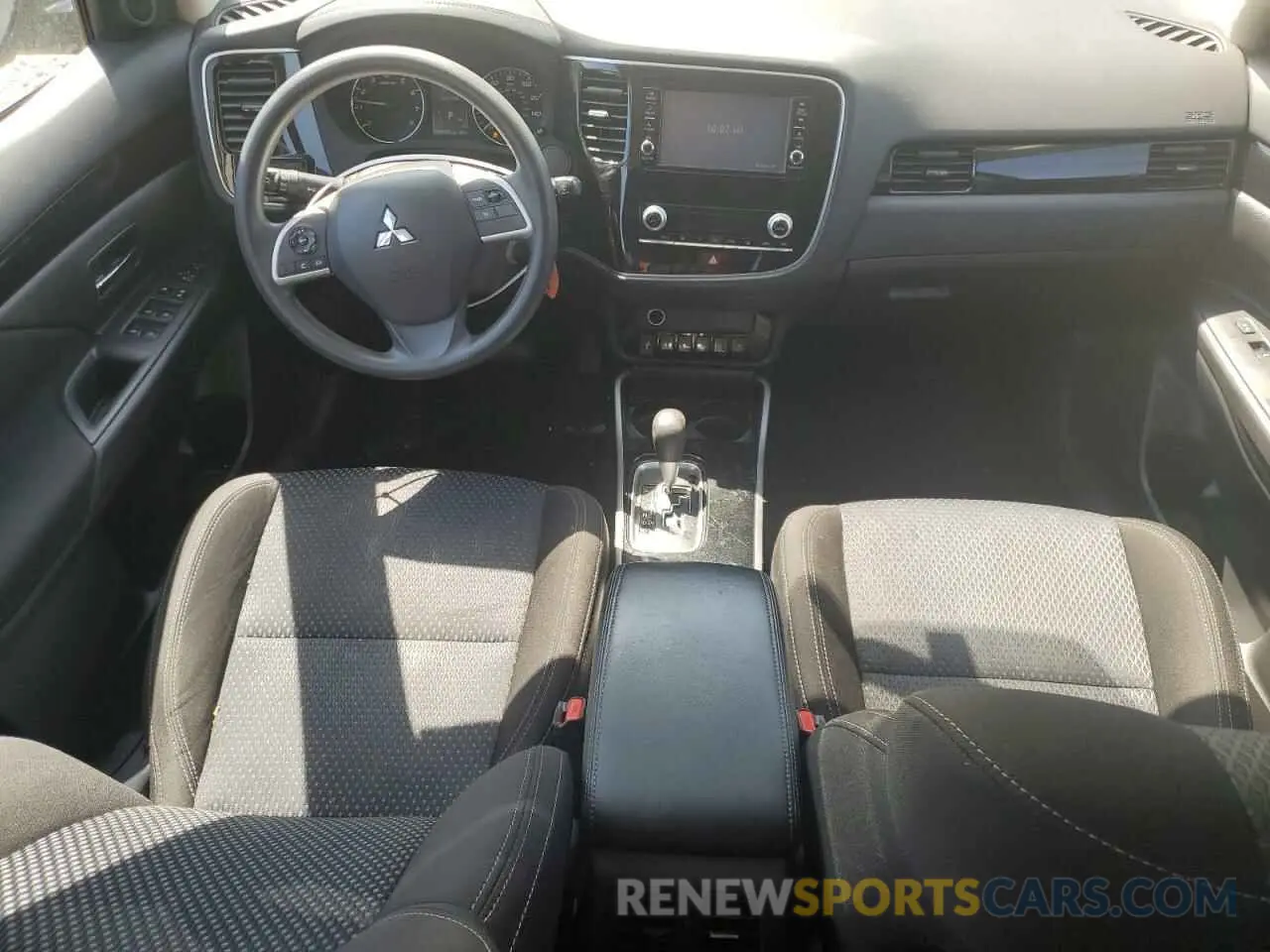 8 Photograph of a damaged car JA4AD2A32LZ018619 MITSUBISHI OUTLANDER 2020