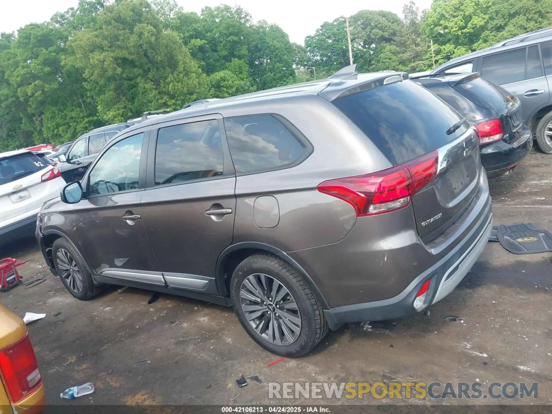 14 Photograph of a damaged car JA4AD2A32LZ038644 MITSUBISHI OUTLANDER 2020