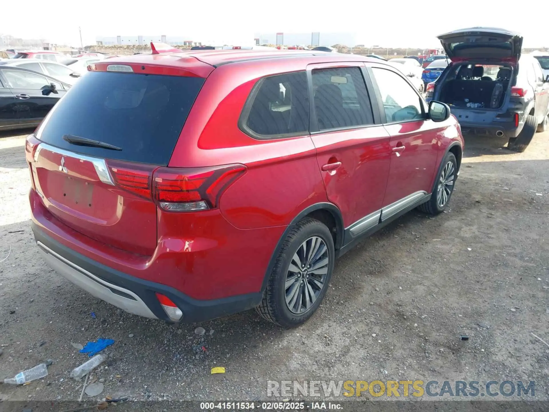 4 Photograph of a damaged car JA4AD2A32LZ040023 MITSUBISHI OUTLANDER 2020