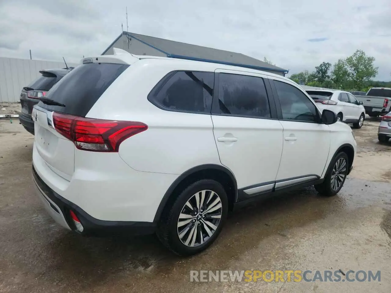 3 Photograph of a damaged car JA4AD2A32LZ046985 MITSUBISHI OUTLANDER 2020