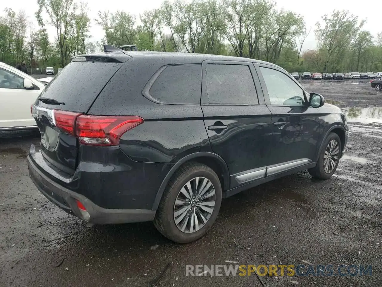 3 Photograph of a damaged car JA4AD2A33LZ015521 MITSUBISHI OUTLANDER 2020