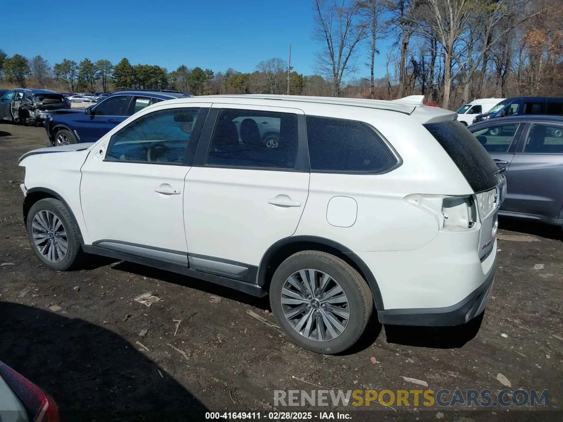 14 Photograph of a damaged car JA4AD2A33LZ044887 MITSUBISHI OUTLANDER 2020