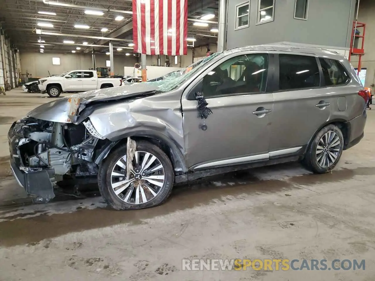 1 Photograph of a damaged car JA4AD2A36LZ047072 MITSUBISHI OUTLANDER 2020
