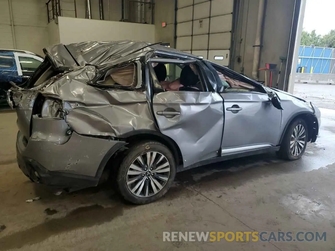 3 Photograph of a damaged car JA4AD2A36LZ047072 MITSUBISHI OUTLANDER 2020