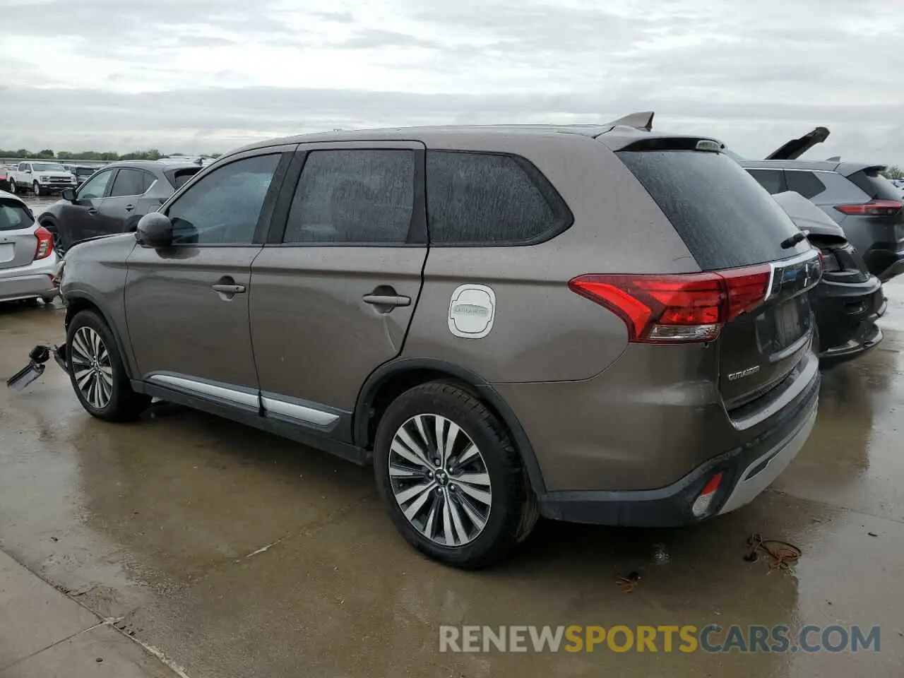 2 Photograph of a damaged car JA4AD2A38LZ005180 MITSUBISHI OUTLANDER 2020