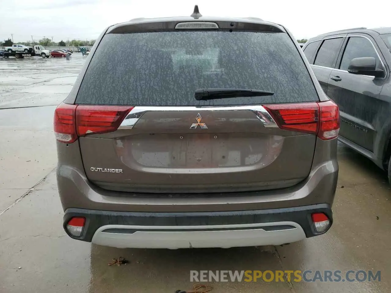 6 Photograph of a damaged car JA4AD2A38LZ005180 MITSUBISHI OUTLANDER 2020