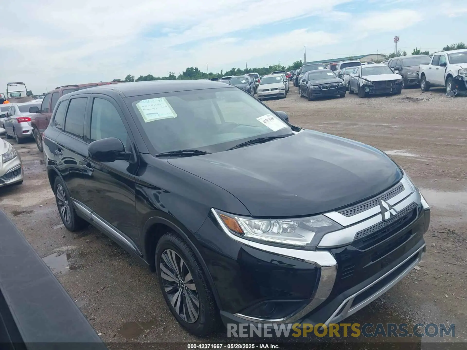 1 Photograph of a damaged car JA4AD2A38LZ019127 MITSUBISHI OUTLANDER 2020