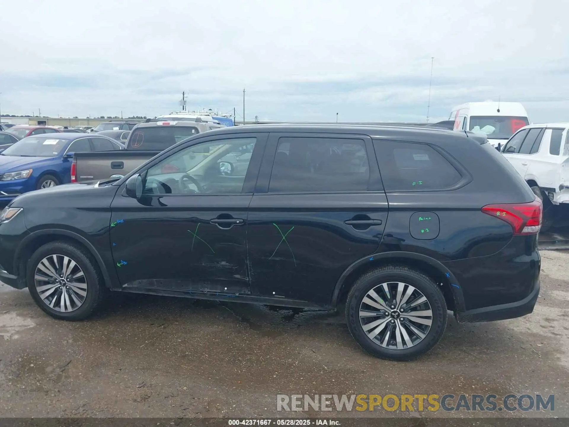 14 Photograph of a damaged car JA4AD2A38LZ019127 MITSUBISHI OUTLANDER 2020