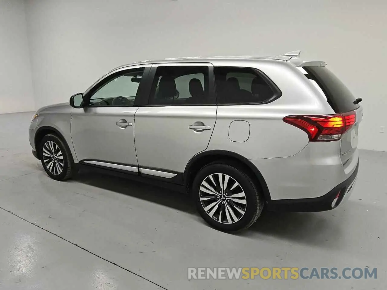 2 Photograph of a damaged car JA4AD2A3XLZ039573 MITSUBISHI OUTLANDER 2020