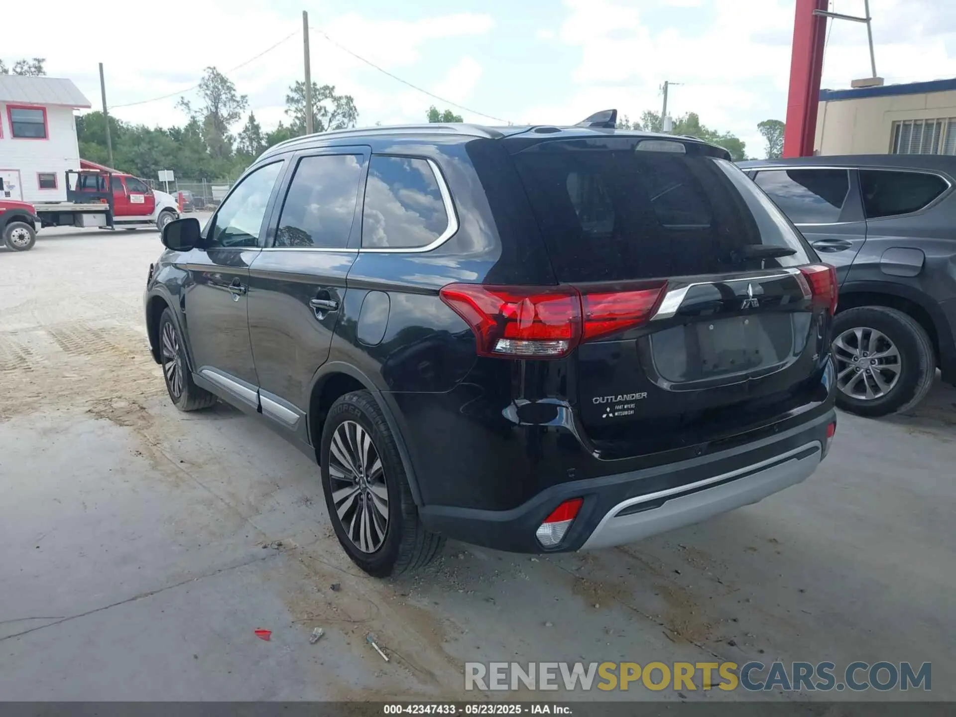 3 Photograph of a damaged car JA4AD3A30LZ003073 MITSUBISHI OUTLANDER 2020