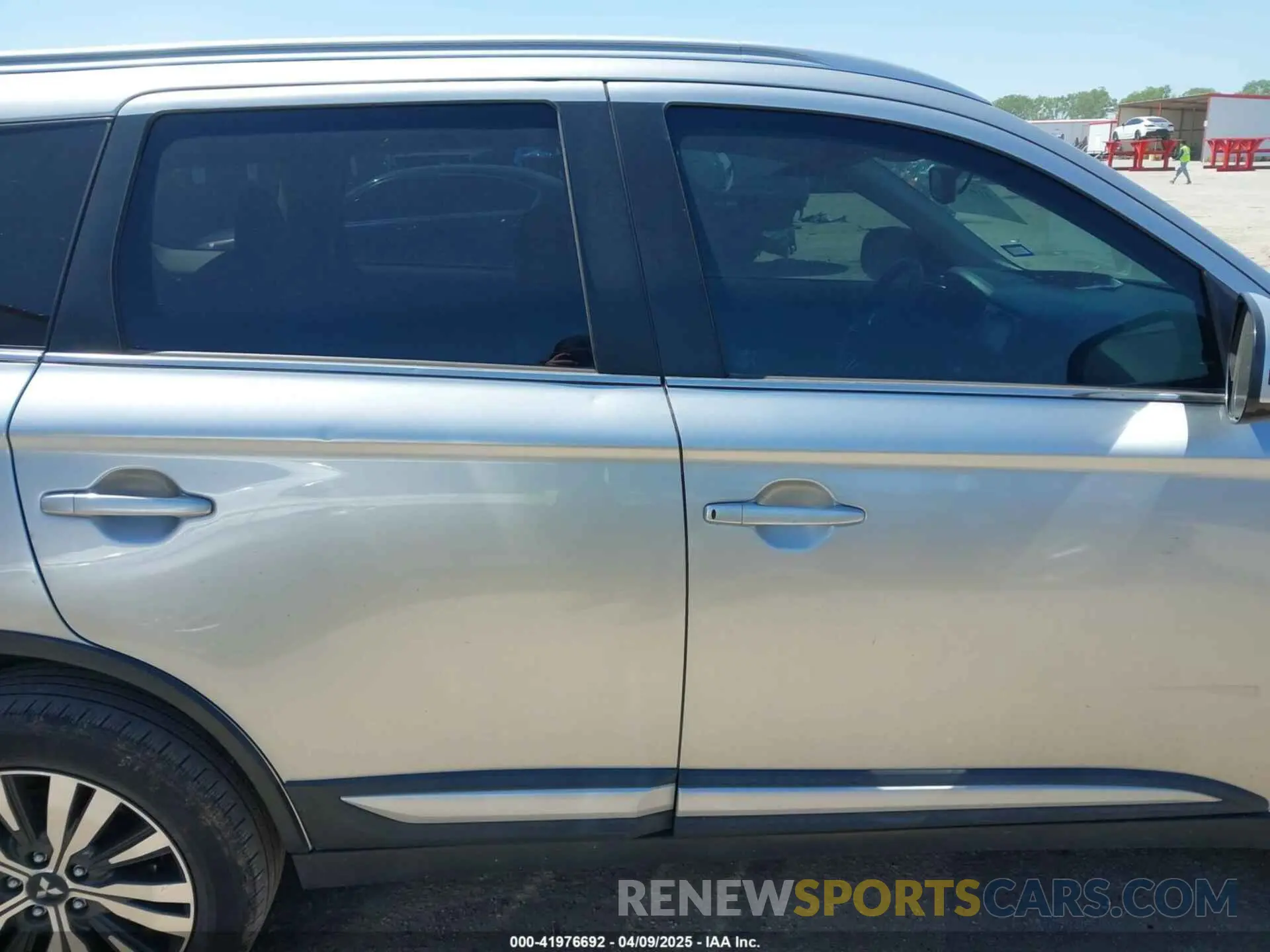 13 Photograph of a damaged car JA4AD3A30LZ029043 MITSUBISHI OUTLANDER 2020