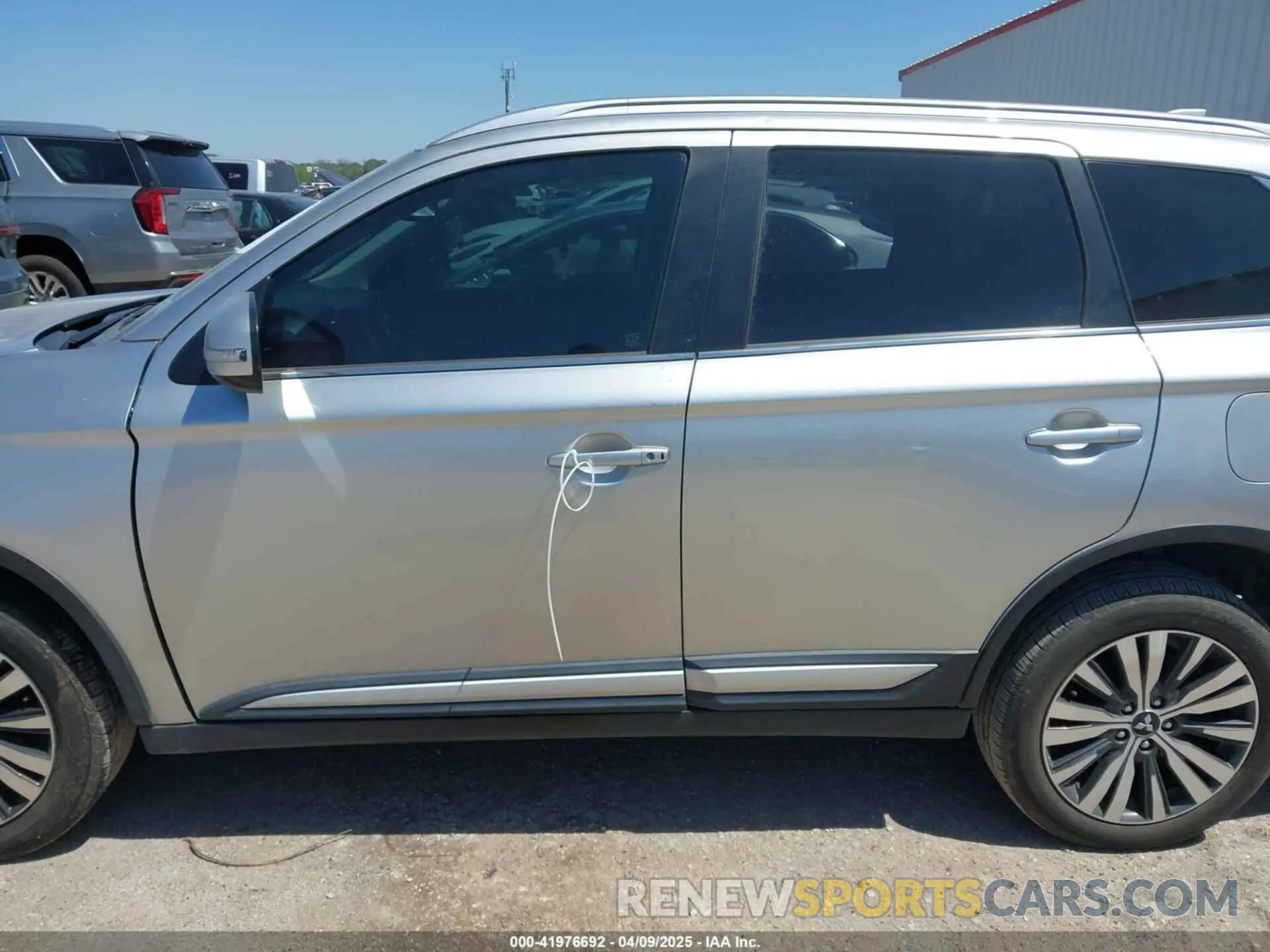 14 Photograph of a damaged car JA4AD3A30LZ029043 MITSUBISHI OUTLANDER 2020