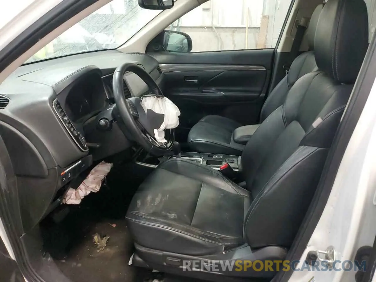 7 Photograph of a damaged car JA4AD3A30LZ034078 MITSUBISHI OUTLANDER 2020