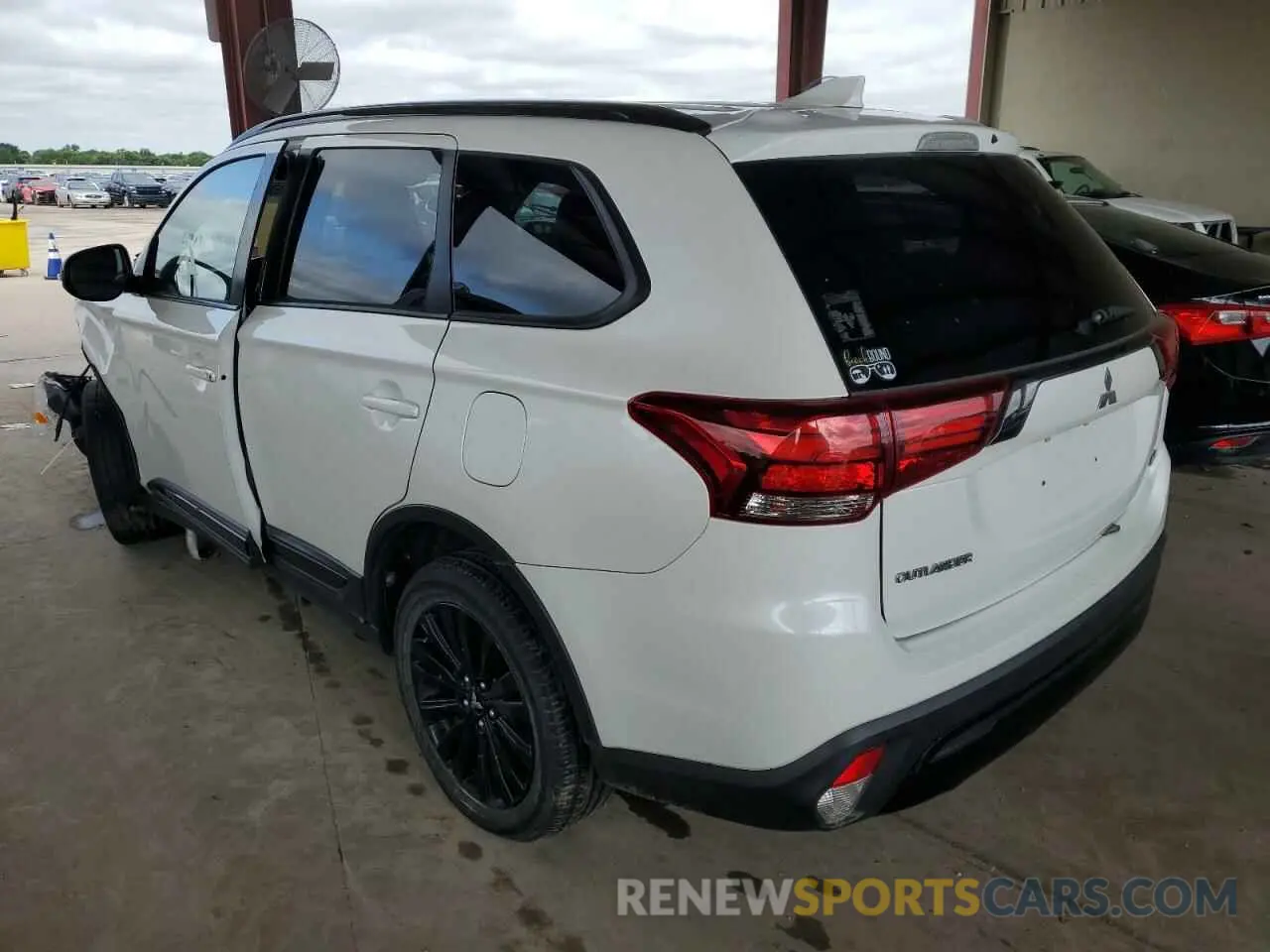 2 Photograph of a damaged car JA4AD3A30LZ039104 MITSUBISHI OUTLANDER 2020