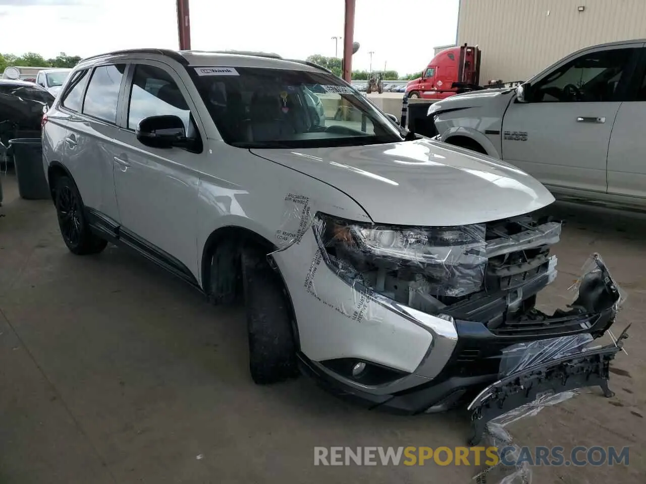 4 Photograph of a damaged car JA4AD3A30LZ039104 MITSUBISHI OUTLANDER 2020