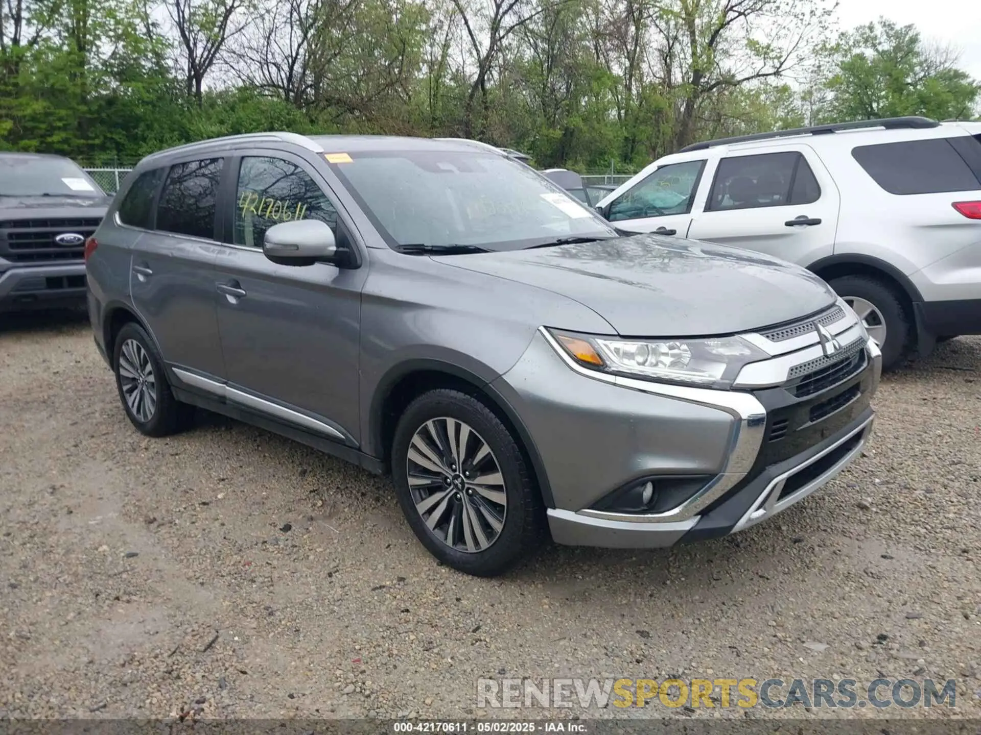 1 Photograph of a damaged car JA4AD3A31LJ001086 MITSUBISHI OUTLANDER 2020
